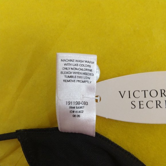 Vintage 2002 RARE VICTORIA'S SECRET SMOOTH V STRING PANTIES Black M NWT - Picture 4 of 8